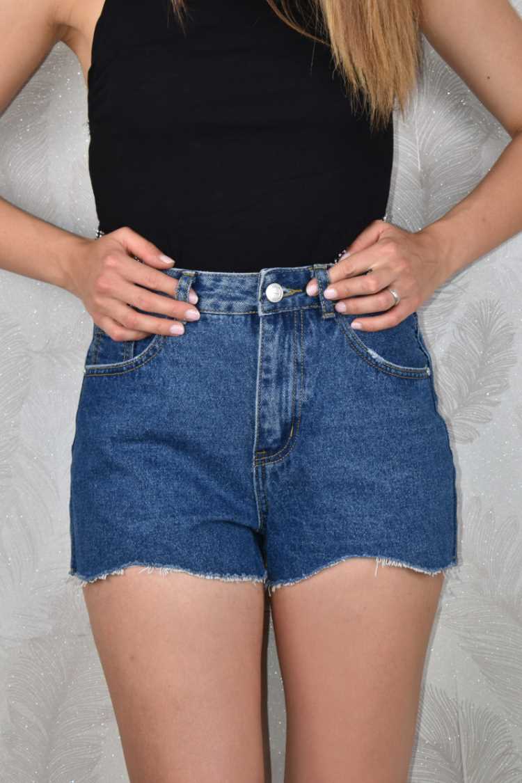 Shorts taglio vivo